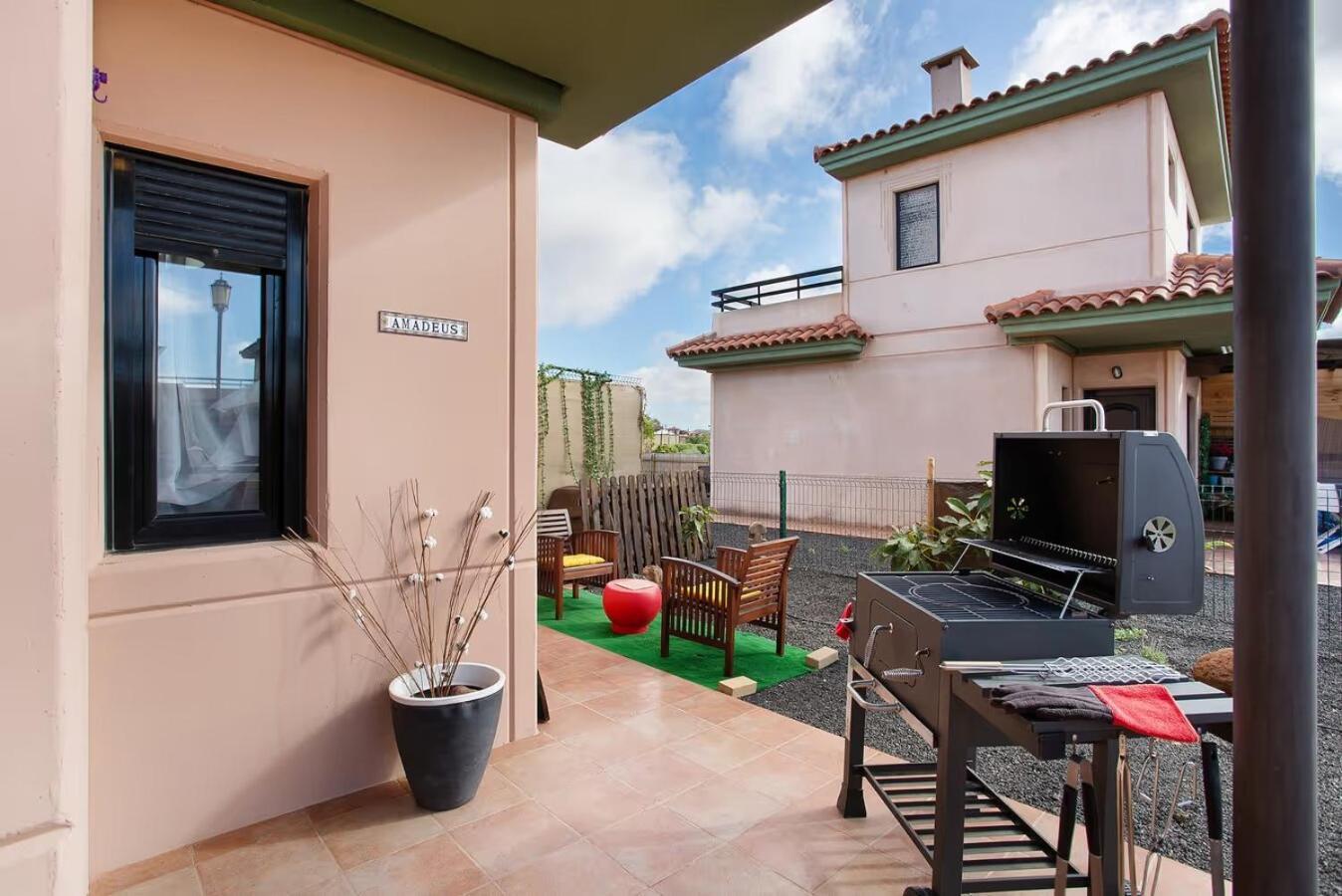 Amadeus Villa La Oliva Exteriör bild