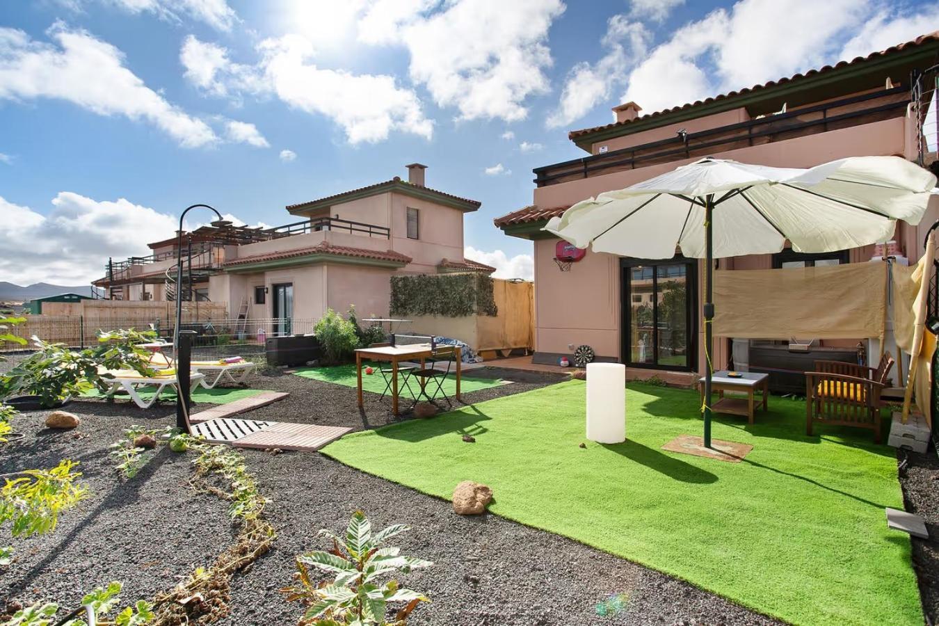 Amadeus Villa La Oliva Exteriör bild